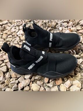 PUMA Women's Radiate Mid Training Shoes in black Size 6.5